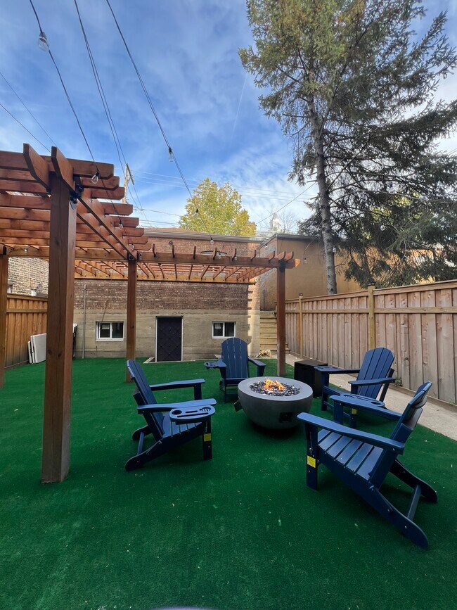 Building Photo - 2110 W 21st Pl