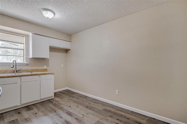 Building Photo - 836 NW Summercrest Blvd