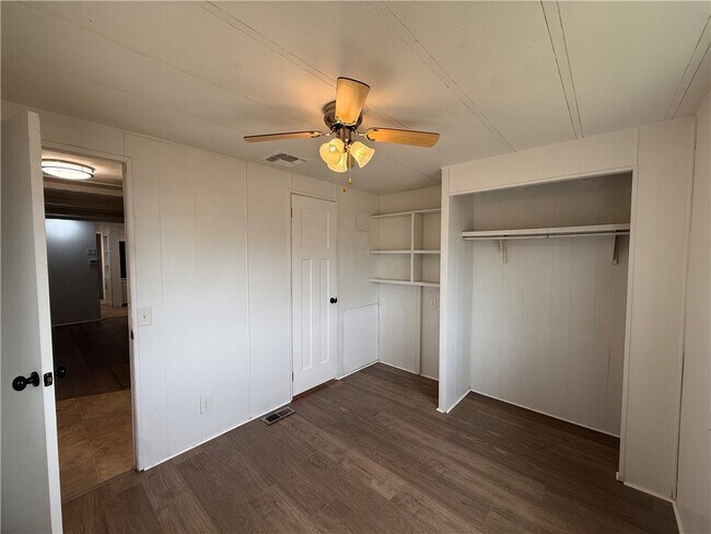 Building Photo - 2915 Thompson Ave