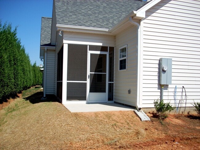 Building Photo - 1353SF 2BR 2.5BA w/garage