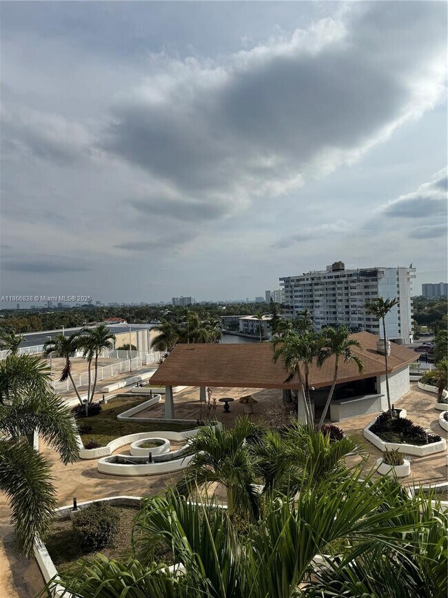 Building Photo - 13499 Biscayne Blvd