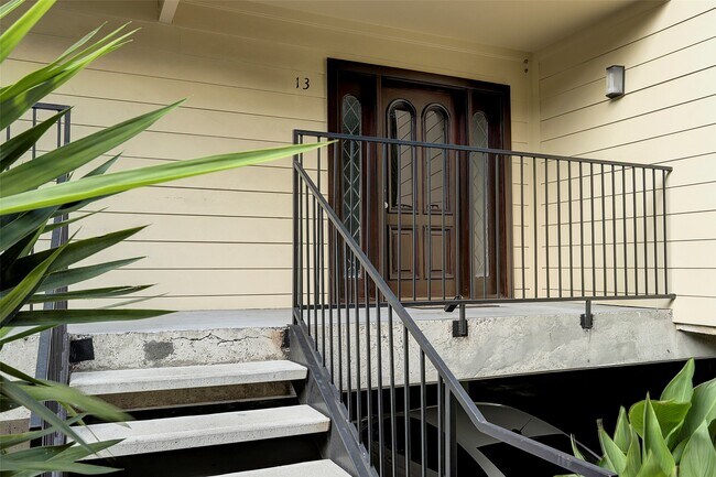 Building Photo - 3131 Cummins St