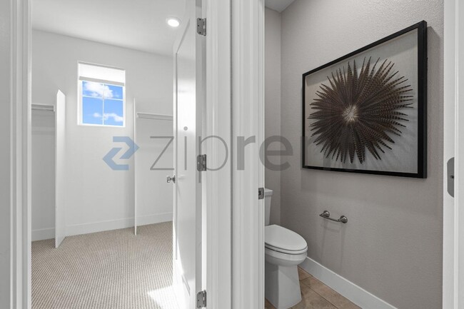 Building Photo - 285 Bear Creek Dr