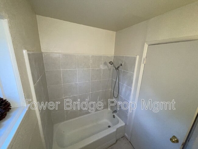 Building Photo - 2612 Connie Dr