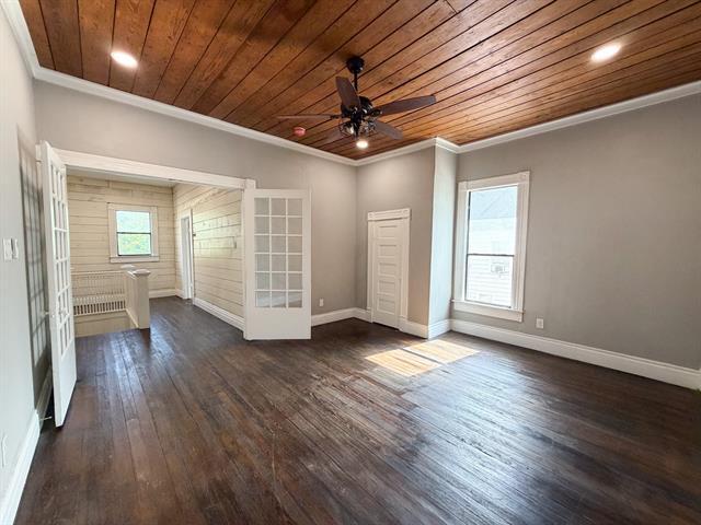 Building Photo - 405 E Denton St