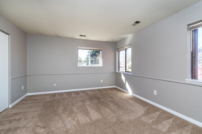 Building Photo - 226 S Carr Ave