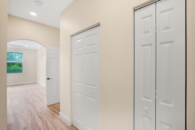 Building Photo - 7546 SW Herrington Ln