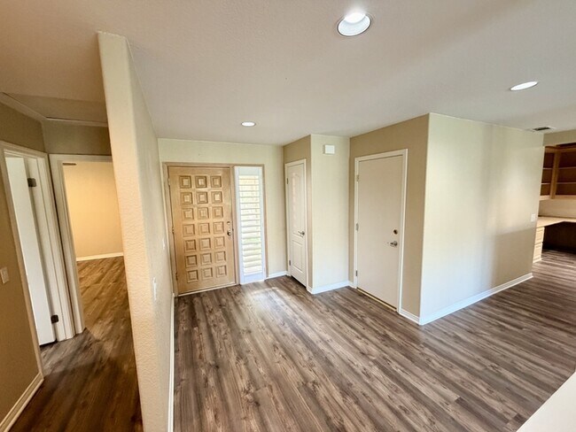 Building Photo - 38441 Oaktree Loop