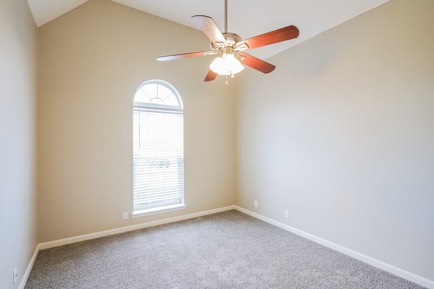 Building Photo - 654 Mable Dr