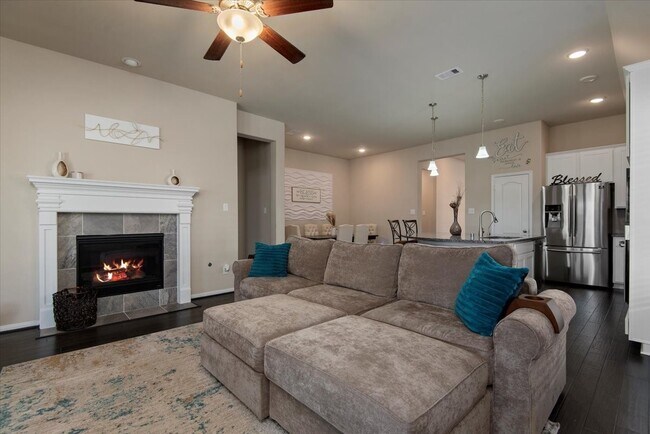 Building Photo - 2127 Blossomcrown Dr