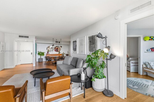 Building Photo - 1111 Crandon Blvd