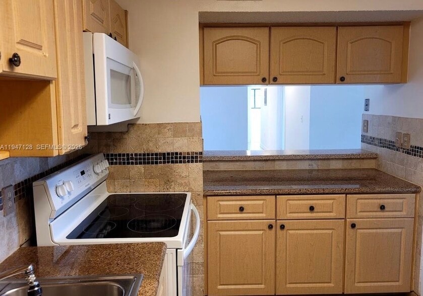 Building Photo - 468 NE 206th Ln