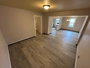 Building Photo - Maple1511-1513