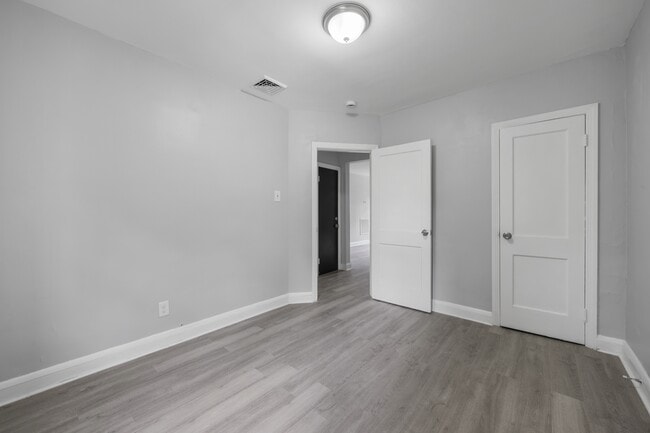 Building Photo - 6151 Chinquapin Pkwy