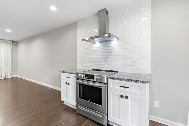 Building Photo - Plaza Midwood/Noda Duplex Property