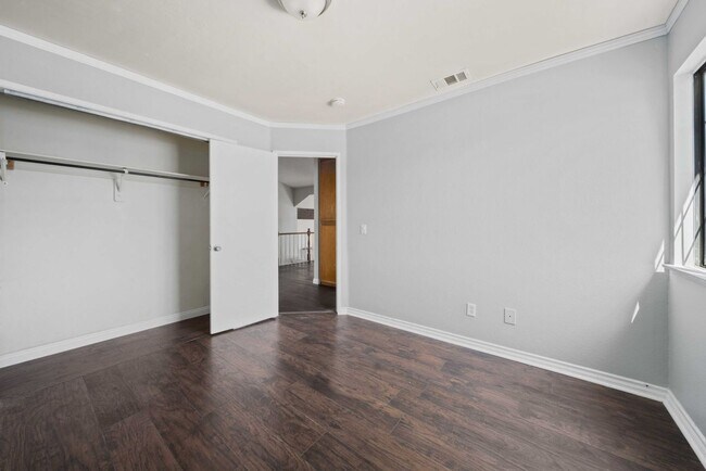 Building Photo - 5135 Pacifica Ave