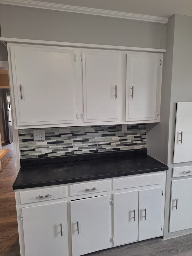 Building Photo - 202 W Chestnut St