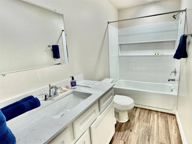 Building Photo - 203 Gray St