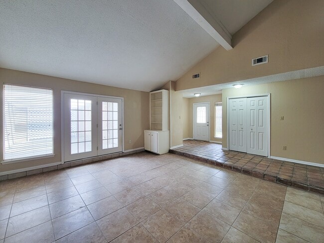 Building Photo - 2710 Quail Creek Dr