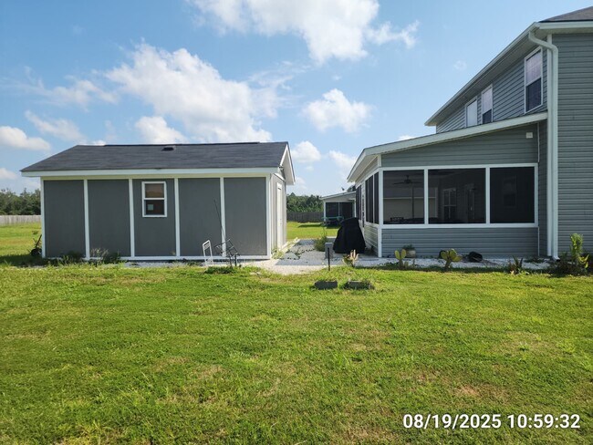 Building Photo - 73 Labrador Ln