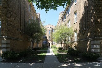 Building Photo - 2111 W Ainslie St