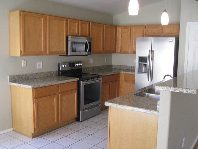 Building Photo - 1562 W Linda Ln