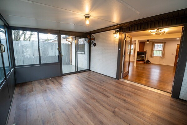 Building Photo - 4900 Jonquil Dr