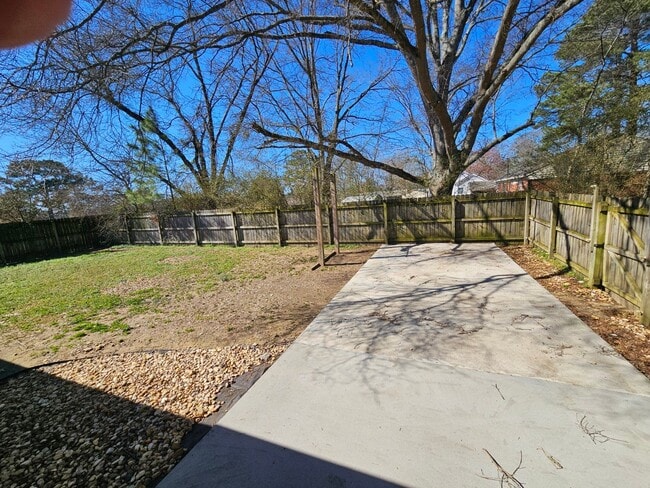 Building Photo - 3 Bedroom, 2 Bath home.