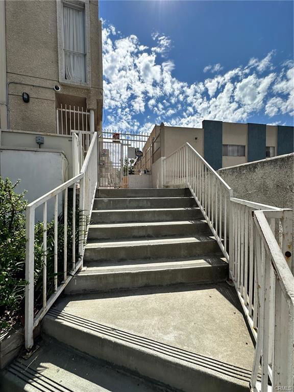 Building Photo - 116 W Maple St