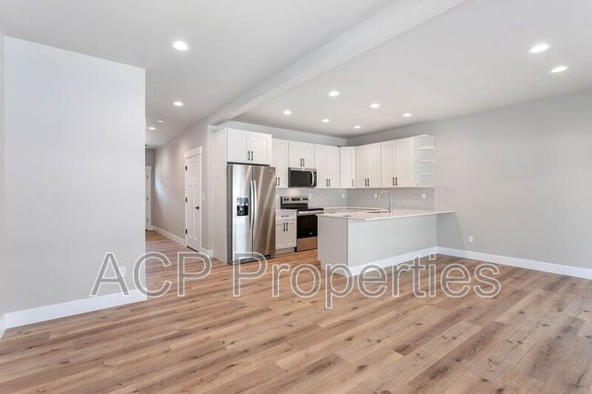Building Photo - 2205 DeJong Dr