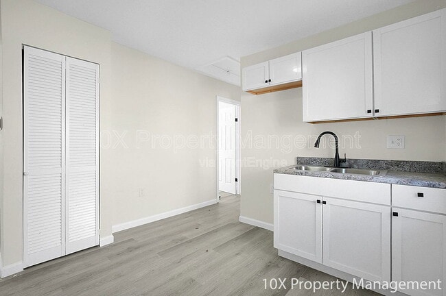 Building Photo - 683 S Wheatland Ave