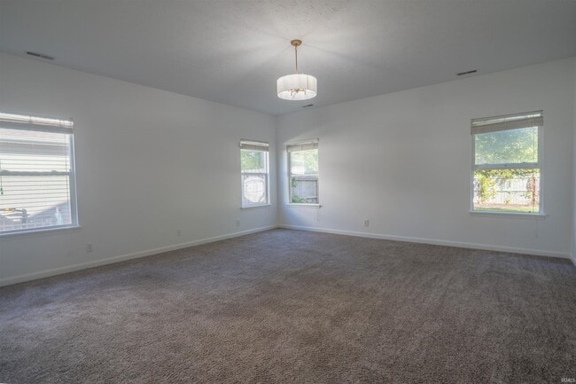 Building Photo - 2706 Grosbeak Ln