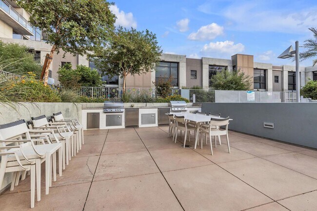 Building Photo - Furnished Juhl Condo w/ Balcony & City Views