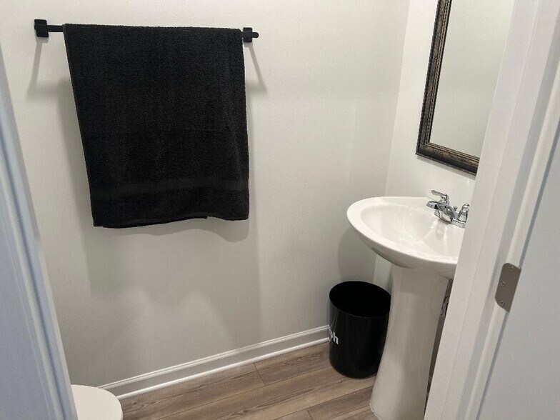 Main floor bath room - 152 Rivulet Dr