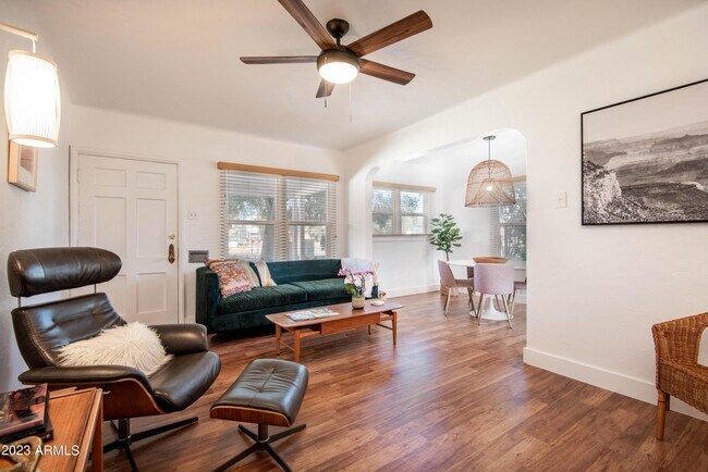 Building Photo - 1301 W Glenrosa Ave