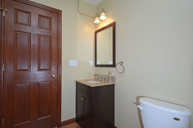 Building Photo - Spacious 5-Bed 3-Bath Home in South St. Paul - Available Now!