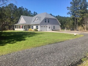 Building Photo - Country living on 10 acres in Moyock offer...