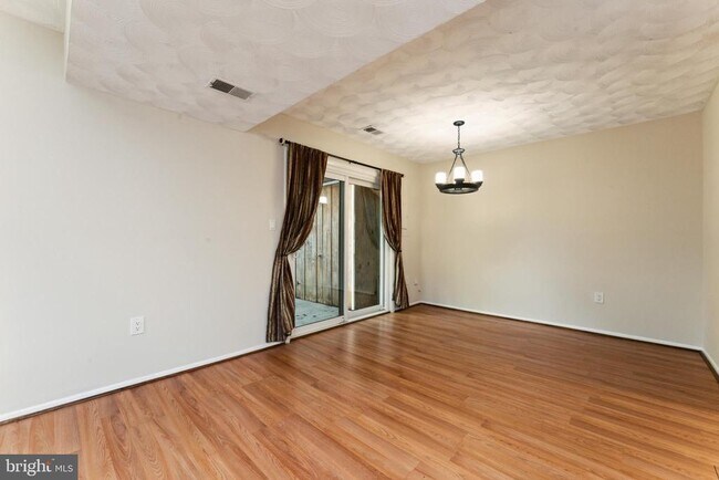 Building Photo - 10657 Spring Oak Ct