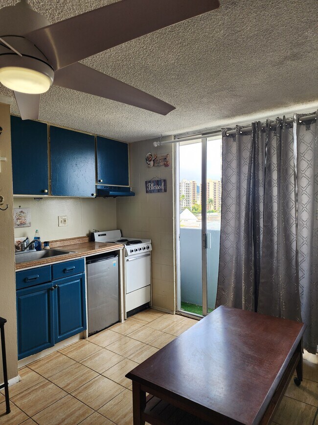 Building Photo - 824 Kinau St