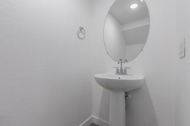 Building Photo - Brand New Townhome For Rent