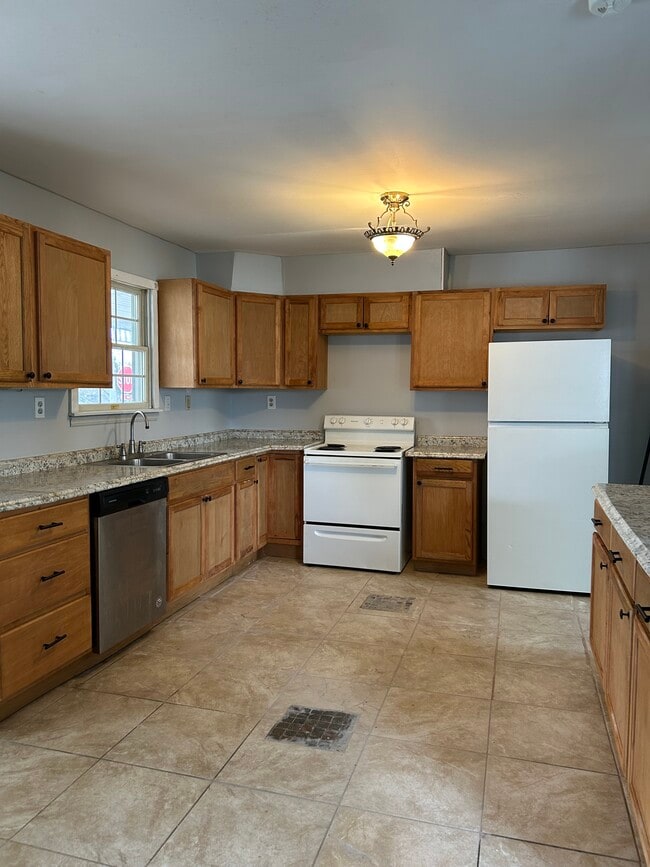 Building Photo - 201 Lock St