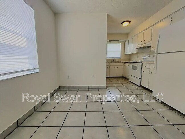 Building Photo - 1233 W Highland St