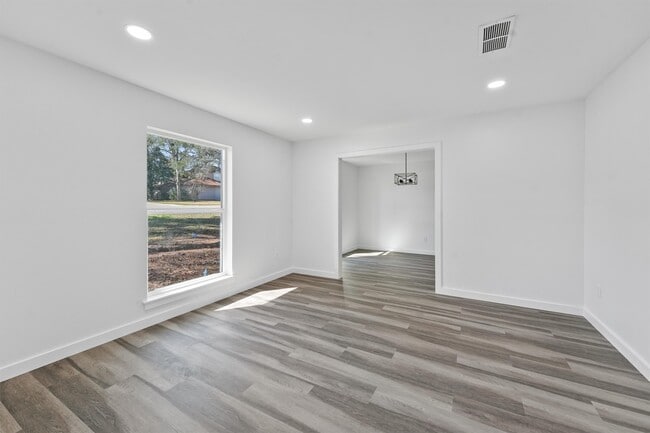 Building Photo - 205 Elmwood St