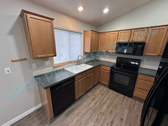 Building Photo - Charming 3-Bed Oasis with 2.5 Baths in Sandy, OR – Spacious 1,542 Sq Ft Gem on Jade Glen Ave!