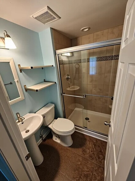 Master bathroom - 277 Lima School Ct