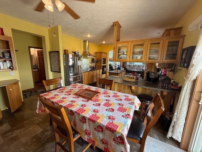 Building Photo - 1630 Camp Hohn Dr