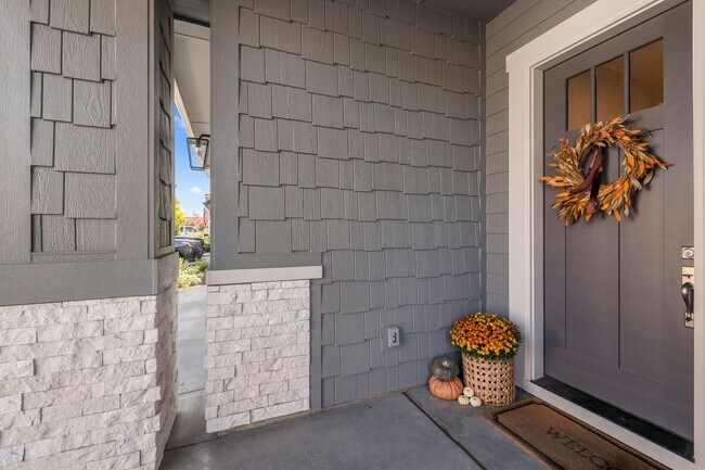 Building Photo - Beautiful 4 bed 2.5 bath home
