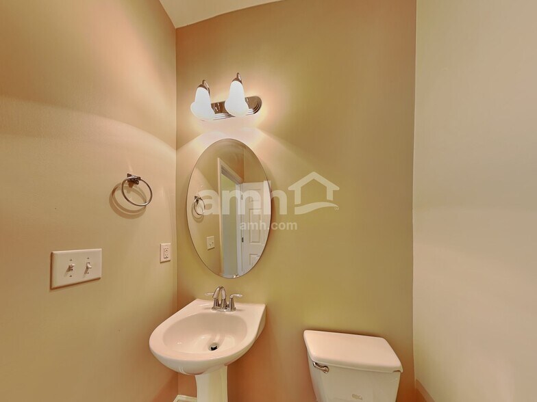Building Photo - 88 Killington Dr
