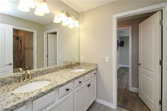 Building Photo - 2380 Fallglo St