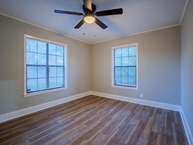 Building Photo - 804 Lakeland Ave